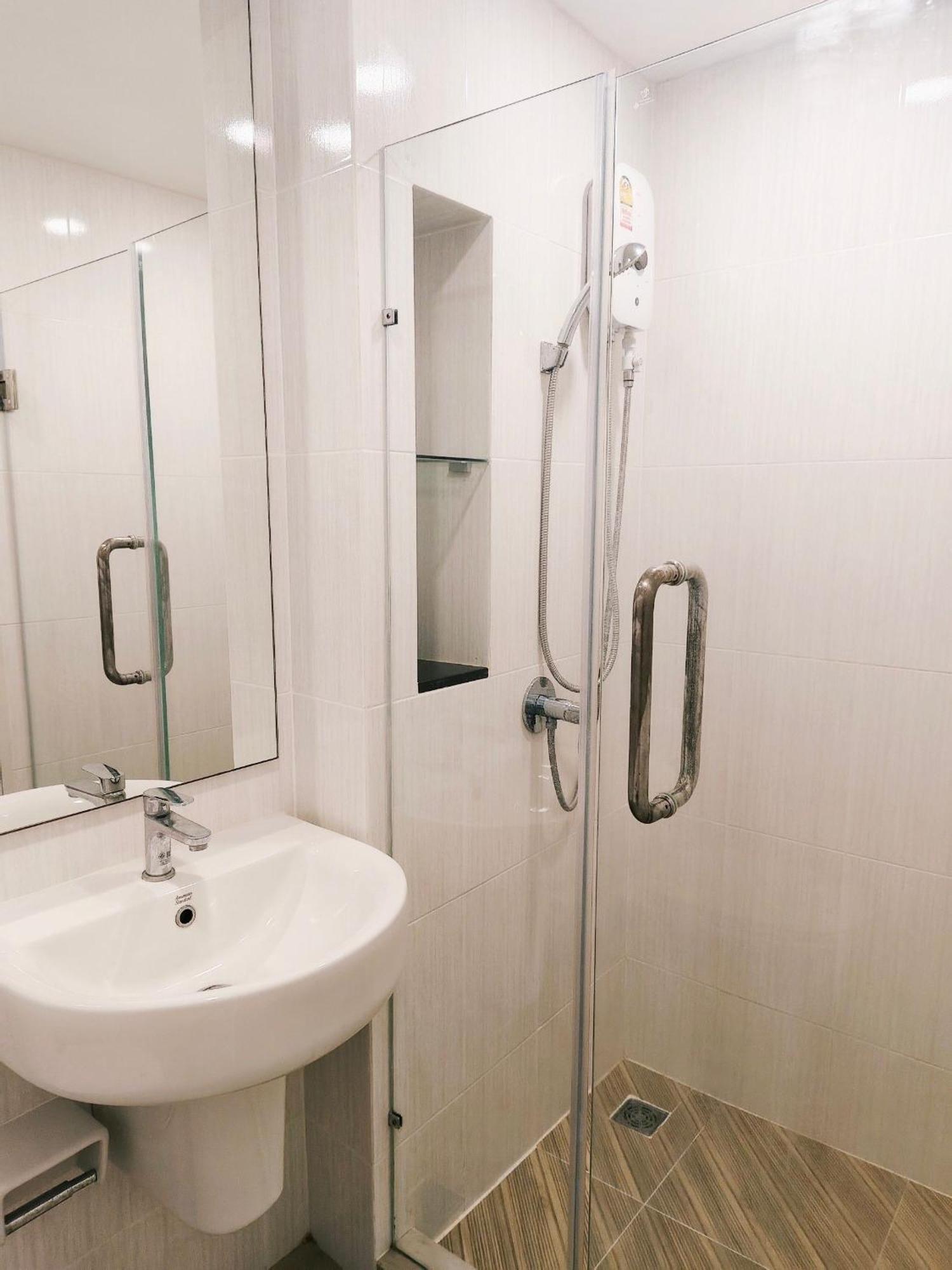 Near Safari World And Bts For Rent Swimming Cooking Fitness * Bangkok